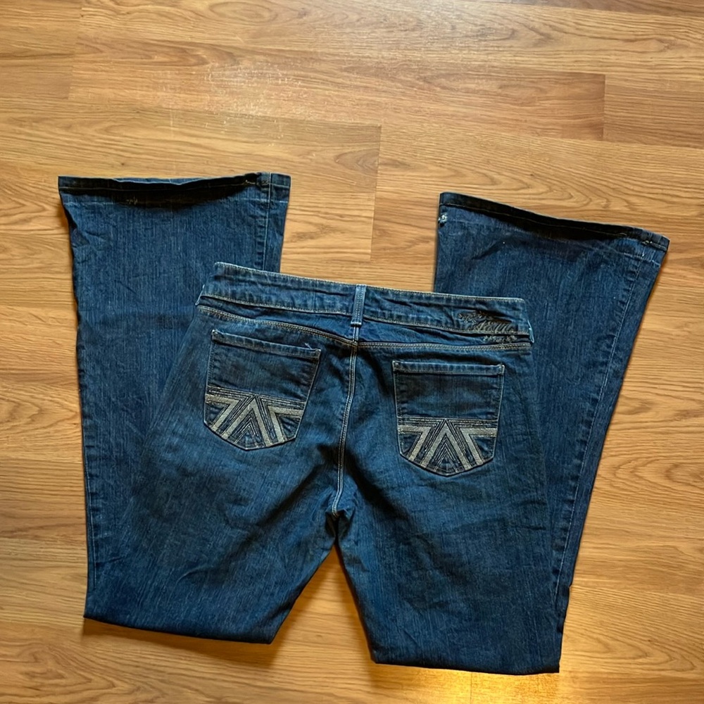 American Eagle Women’s Low Rise Bootcut Jean, Size 10